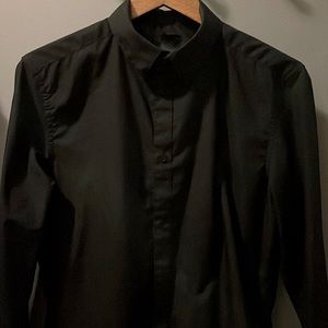 H&M black non-wrinkle shirt